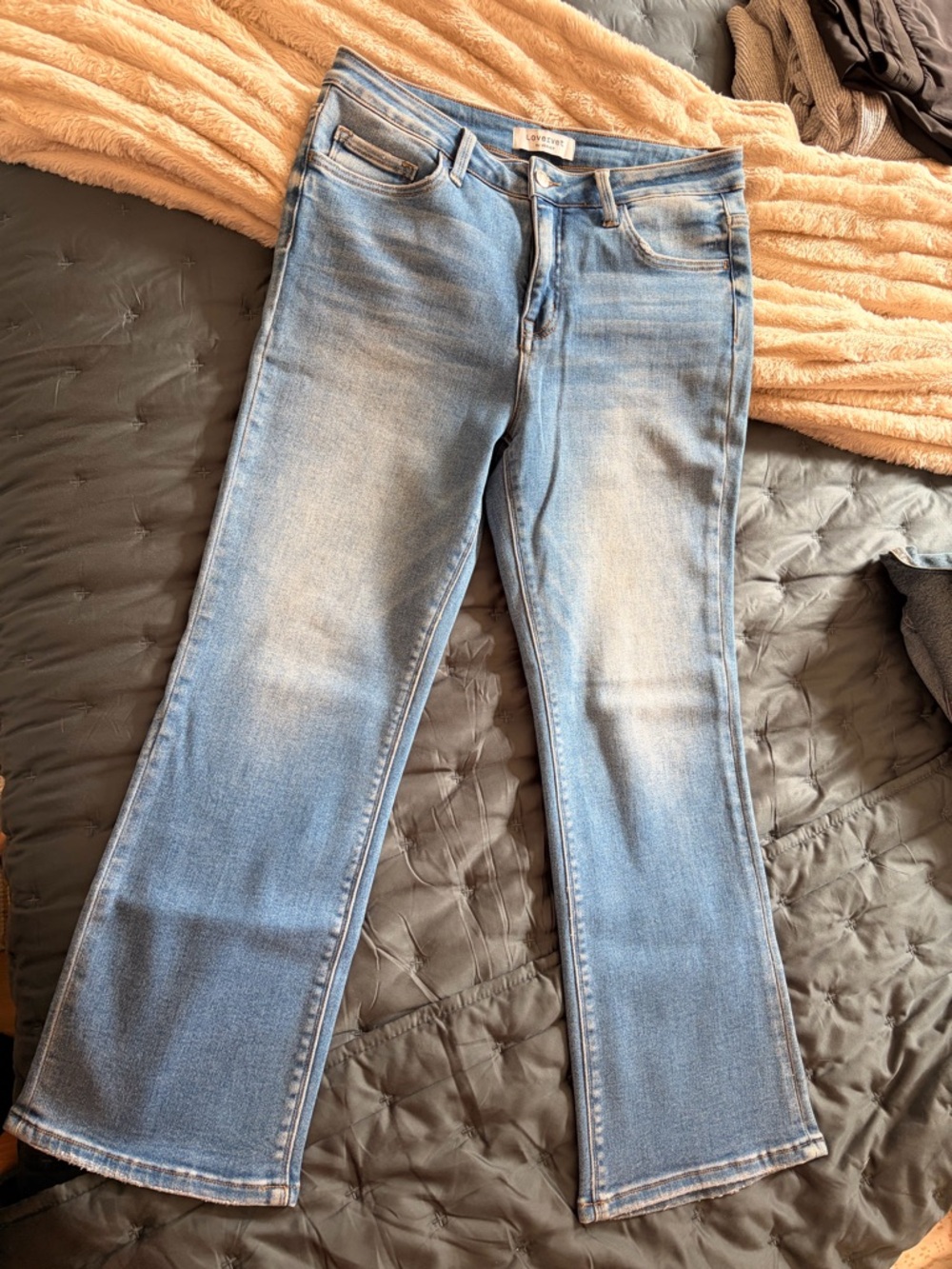 Mid-rise flare - medium wash with stretch